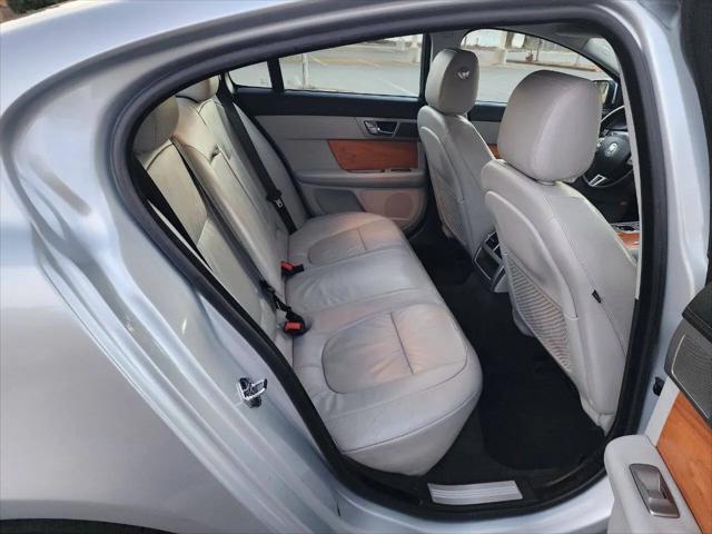 2010 Jaguar XF Luxury