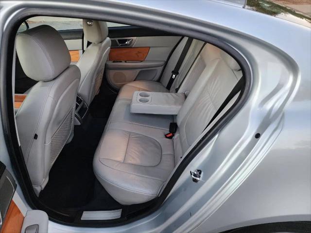 2010 Jaguar XF Luxury