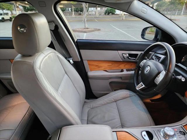 2010 Jaguar XF Luxury