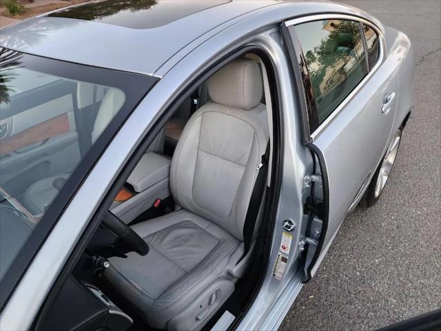 2010 Jaguar XF Luxury
