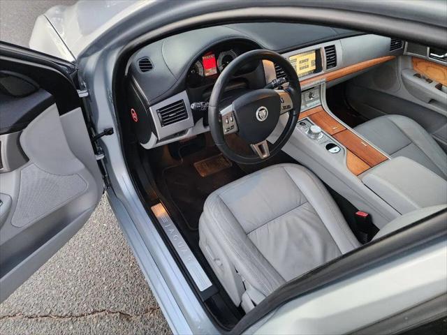 2010 Jaguar XF Luxury