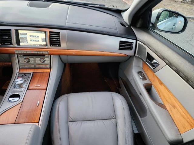 2010 Jaguar XF Luxury