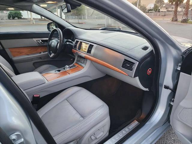 2010 Jaguar XF Luxury