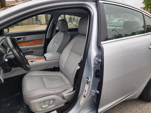 2010 Jaguar XF Luxury