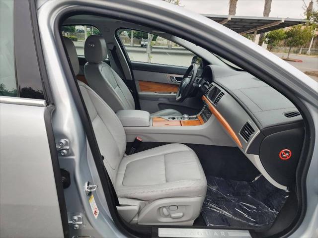2010 Jaguar XF Luxury