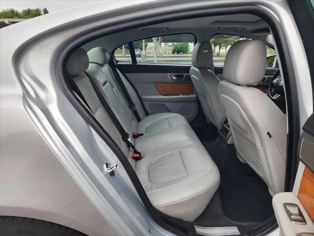 2010 Jaguar XF Luxury