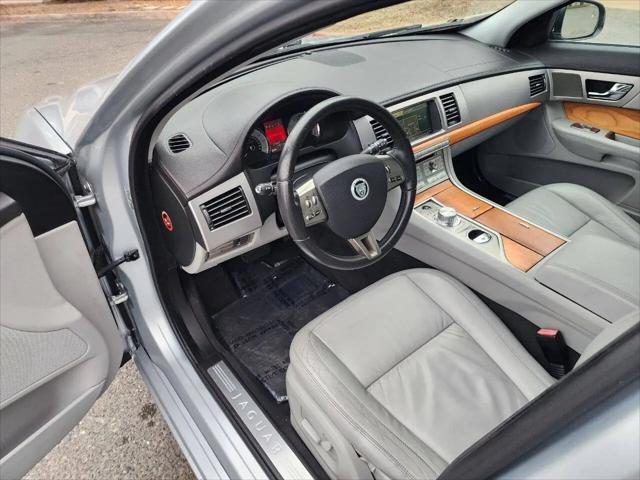 2010 Jaguar XF Luxury