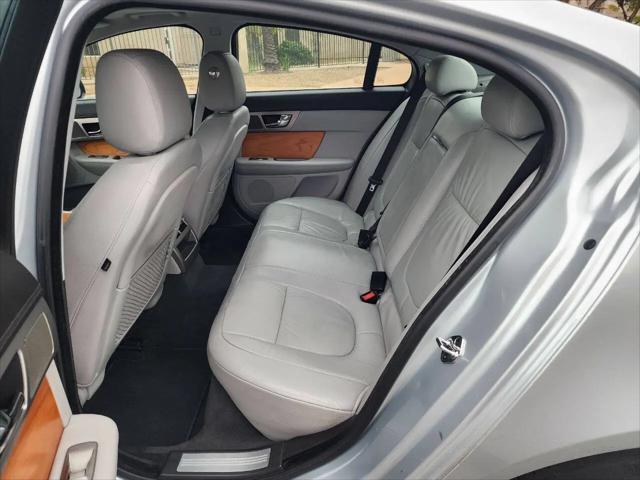 2010 Jaguar XF Luxury