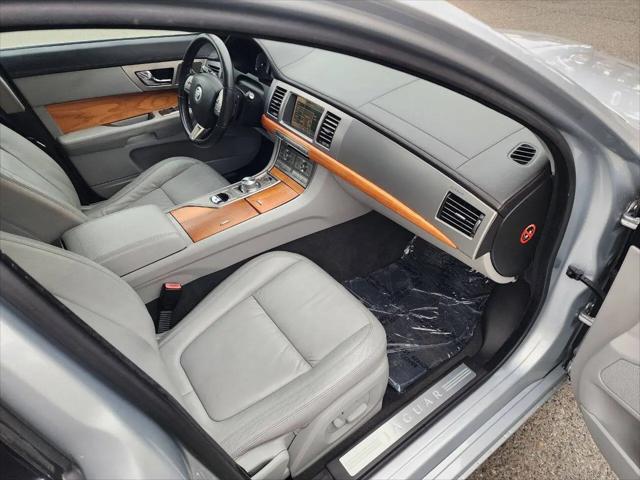 2010 Jaguar XF Luxury