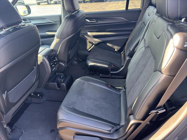 2025 Jeep Grand Cherokee GRAND CHEROKEE L ALTITUDE 4X4