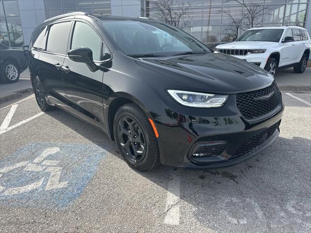 2025 Chrysler Pacifica Hybrid PACIFICA PLUG-IN HYBRID S APPEARANCE