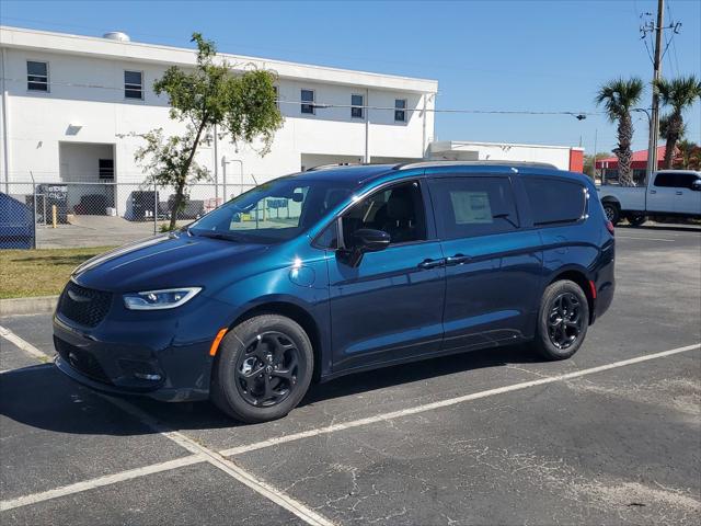 2025 Chrysler Pacifica Hybrid PACIFICA PLUG-IN HYBRID S APPEARANCE