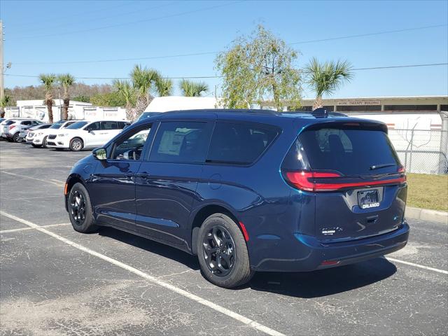 2025 Chrysler Pacifica Hybrid PACIFICA PLUG-IN HYBRID S APPEARANCE