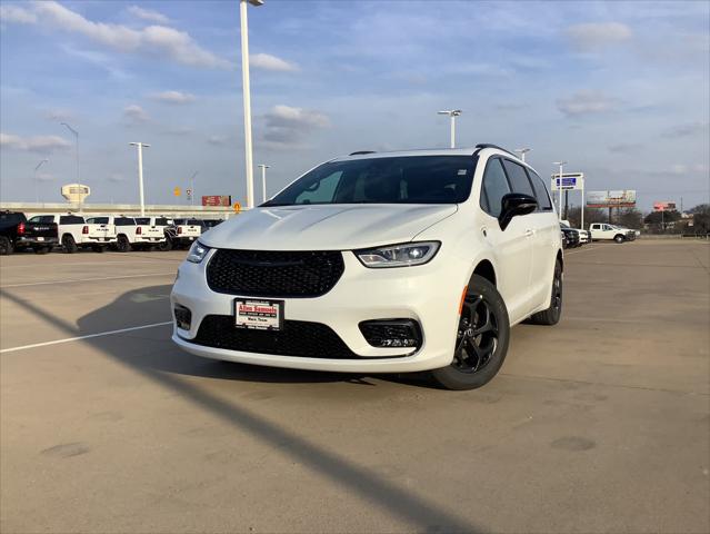 2025 Chrysler Pacifica Hybrid PACIFICA PLUG-IN HYBRID S APPEARANCE