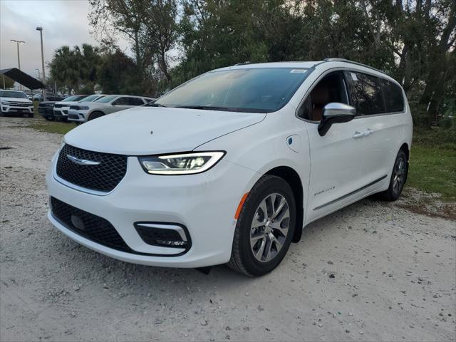 2025 Chrysler Pacifica Hybrid PACIFICA PLUG-IN HYBRID PINNACLE