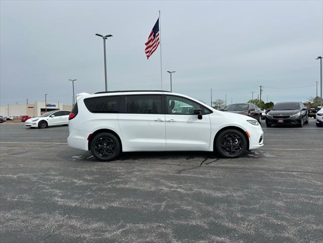 2025 Chrysler Pacifica Hybrid PACIFICA PLUG-IN HYBRID S APPEARANCE