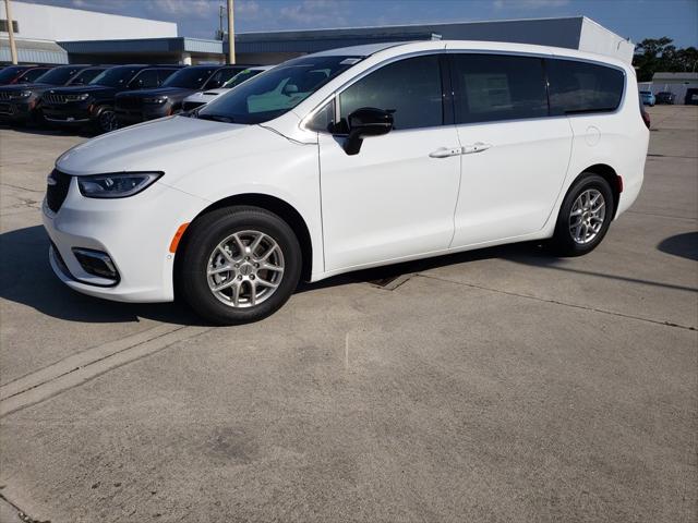 2025 Chrysler Pacifica PACIFICA SELECT