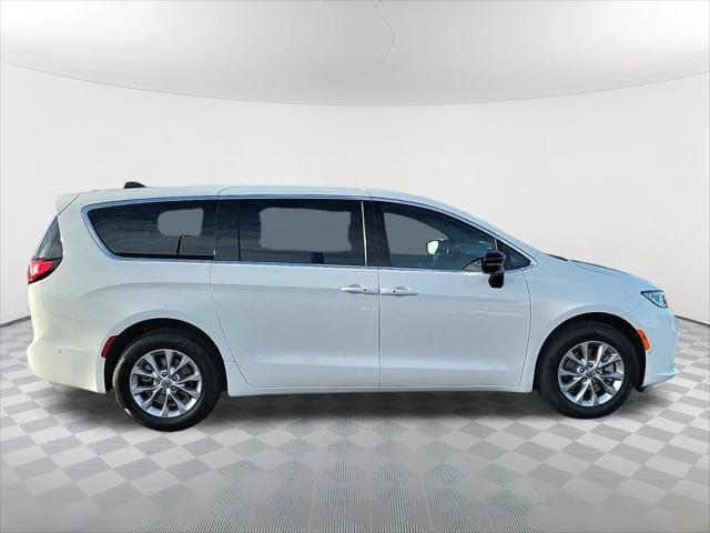2025 Chrysler Pacifica PACIFICA SELECT AWD