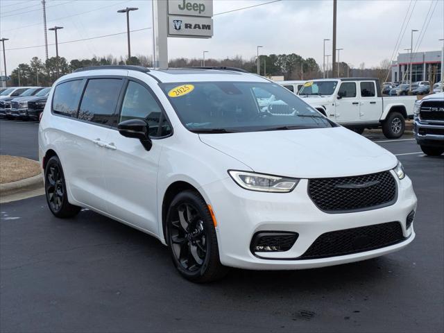 2025 Chrysler Pacifica PACIFICA LIMITED