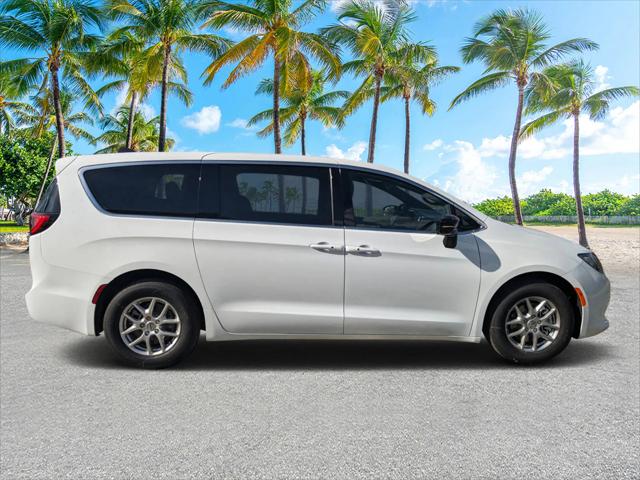 2025 Chrysler Voyager VOYAGER