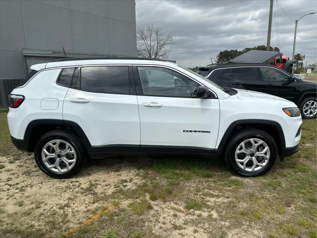 2025 Jeep Compass COMPASS LATITUDE 4X4