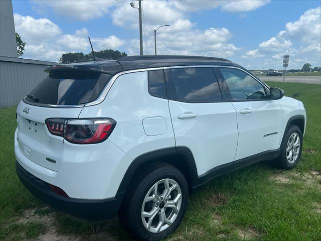 2025 Jeep Compass COMPASS LATITUDE 4X4