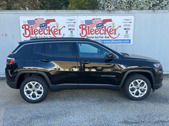 2025 Jeep Compass COMPASS LATITUDE 4X4