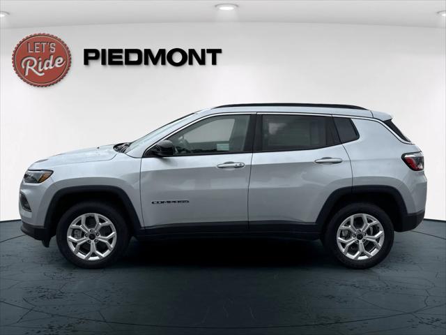 2025 Jeep Compass COMPASS LATITUDE 4X4