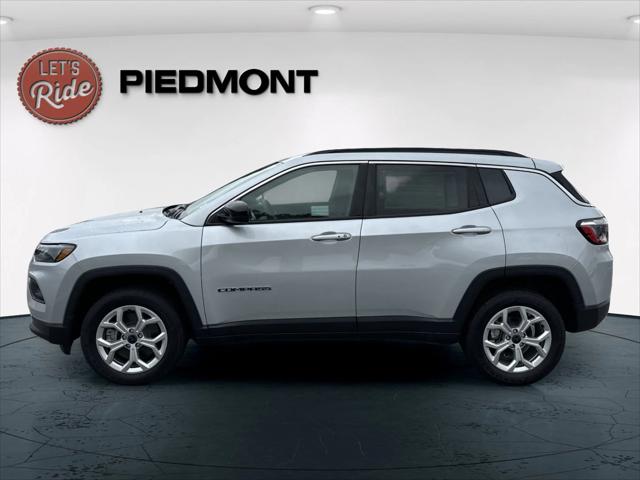2025 Jeep Compass COMPASS LATITUDE 4X4