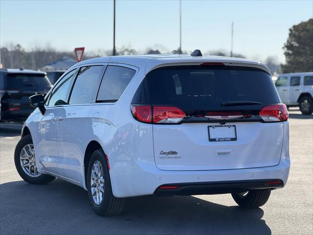 2025 Chrysler Voyager VOYAGER LX