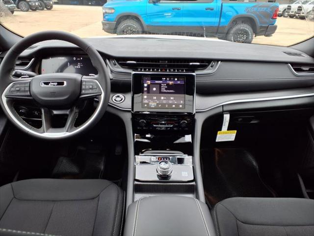 2025 Jeep Grand Cherokee GRAND CHEROKEE LAREDO X 4X4