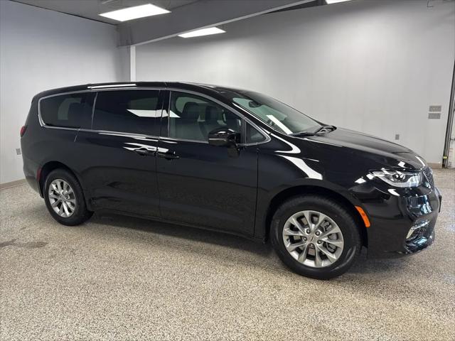 2025 Chrysler Pacifica PACIFICA SELECT AWD