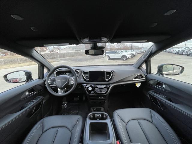 2025 Chrysler Voyager VOYAGER LX