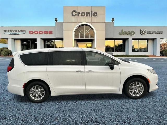 2025 Chrysler Voyager VOYAGER LX