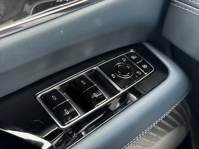 2025 Cadillac Escalade Sport 2
