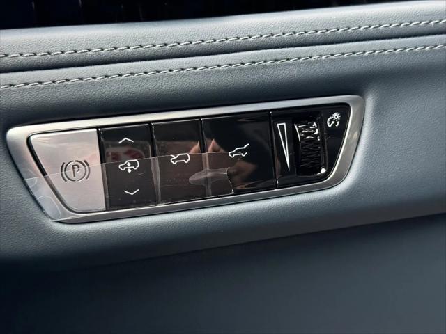 2025 Cadillac Escalade Sport 2