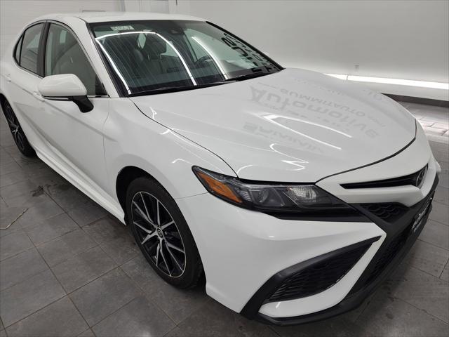 2023 Toyota Camry SE Nightshade Edition Hybrid