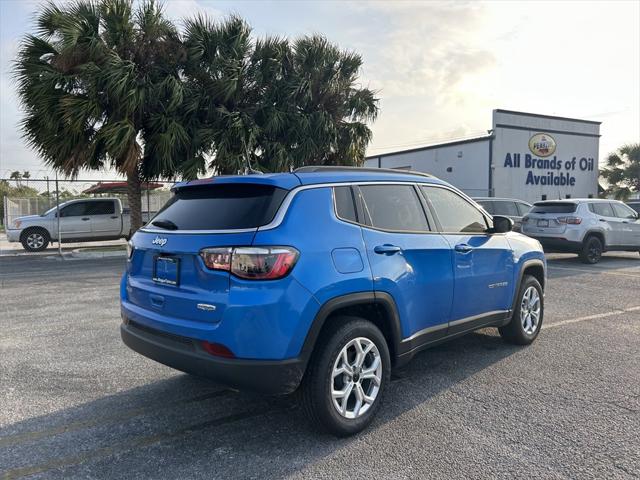 2025 Jeep Compass COMPASS LATITUDE 4X4