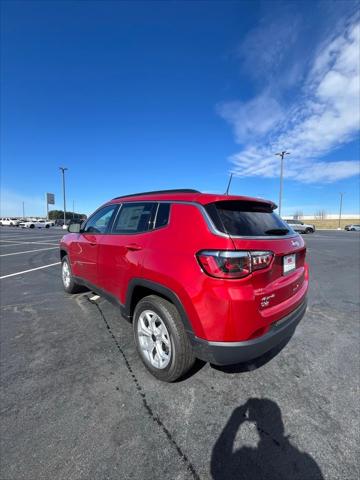 2025 Jeep Compass COMPASS LATITUDE 4X4