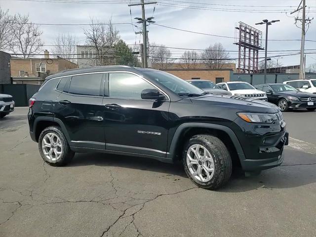 2025 Jeep Compass COMPASS LATITUDE 4X4