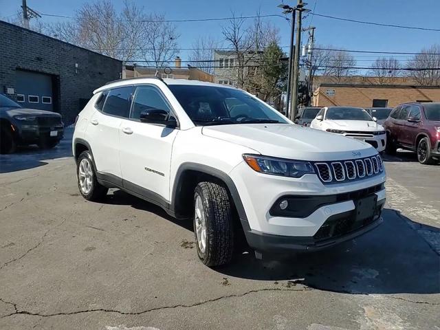 2025 Jeep Compass COMPASS LATITUDE 4X4