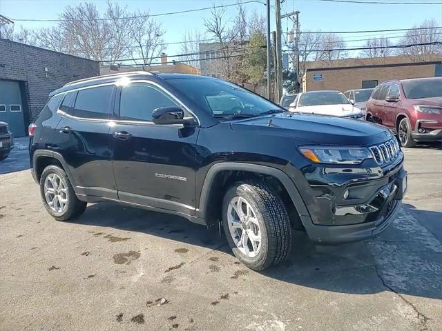 2025 Jeep Compass COMPASS LATITUDE 4X4