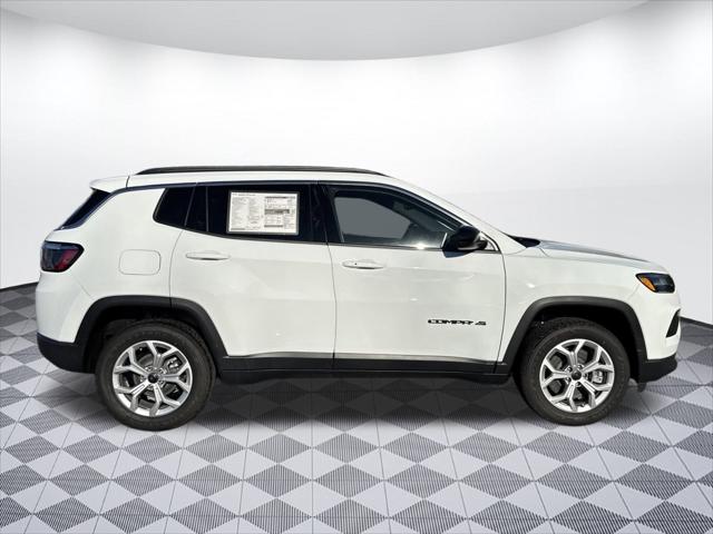 2025 Jeep Compass COMPASS LATITUDE 4X4