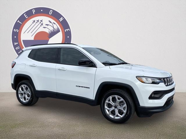 2025 Jeep Compass COMPASS LATITUDE 4X4