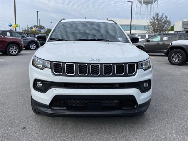 2025 Jeep Compass COMPASS LATITUDE 4X4