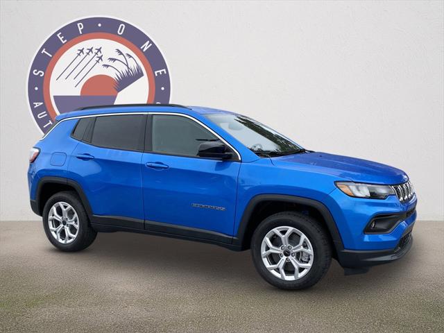 2025 Jeep Compass COMPASS LATITUDE 4X4
