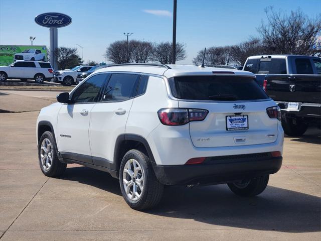 2025 Jeep Compass COMPASS LATITUDE 4X4