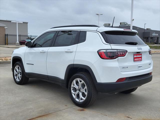 2025 Jeep Compass COMPASS LATITUDE 4X4