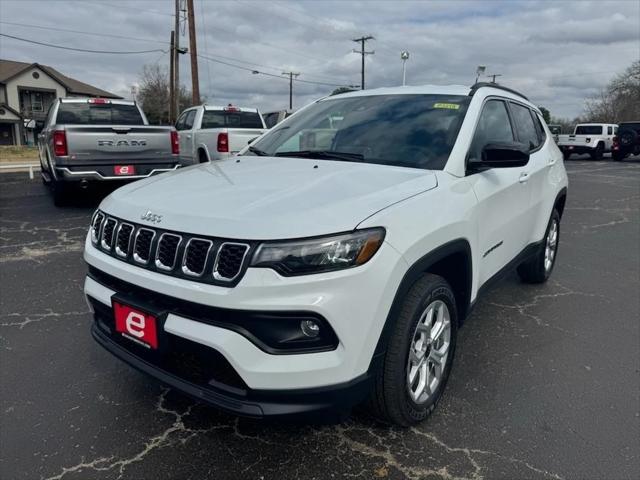 2025 Jeep Compass COMPASS LATITUDE 4X4