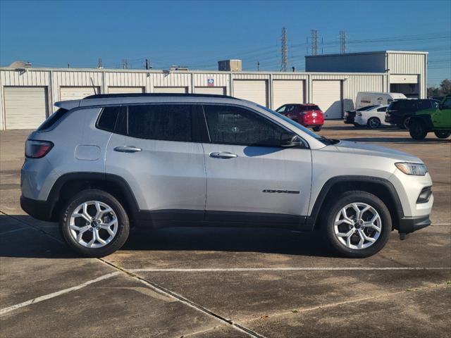2025 Jeep Compass COMPASS LATITUDE 4X4